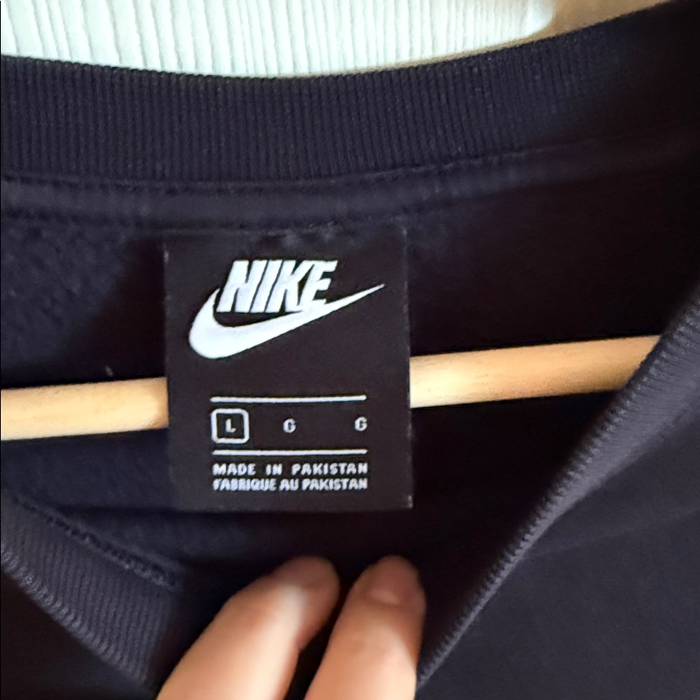 Nike Women’s Oversized Crewneck Sweatshirt | Size Large | Black - Picture 2 of 3
